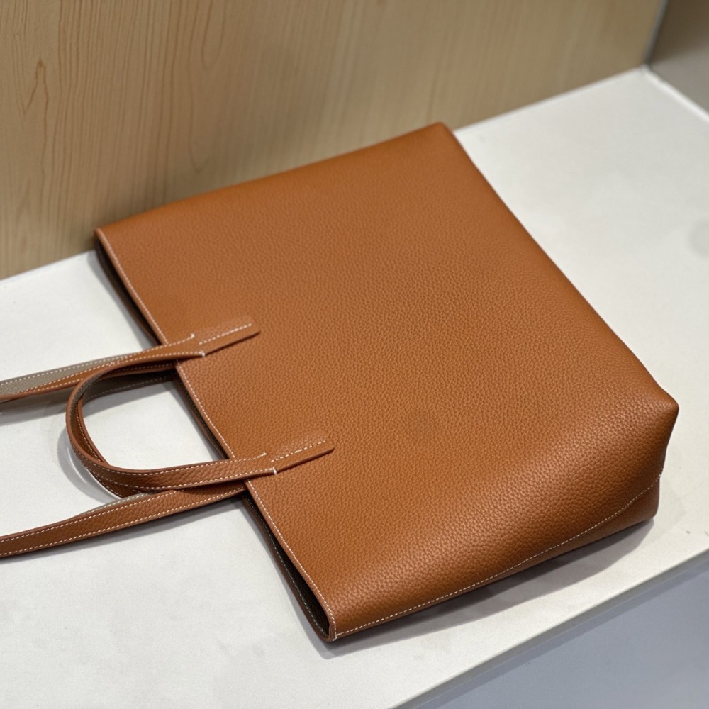 Inside and Outside Contrasting - Quiet Luxury Bags Tote ulasan dan harga