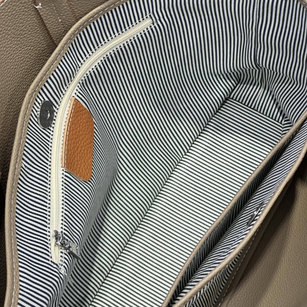 Inside and Outside Contrasting - Quiet Luxury Bags Tote ulasan dan harga