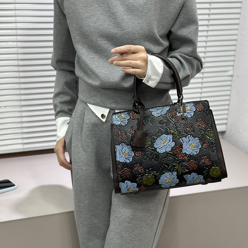 Vintage 3D Embossed Floral Tot - Quiet Luxury Bags Tote ulasan dan harga